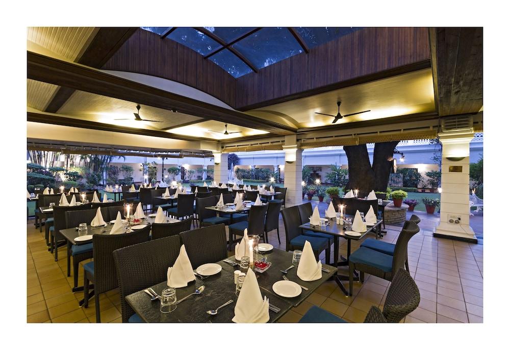 Jehan Numa Palace Hotel Bhopal Exteriör bild