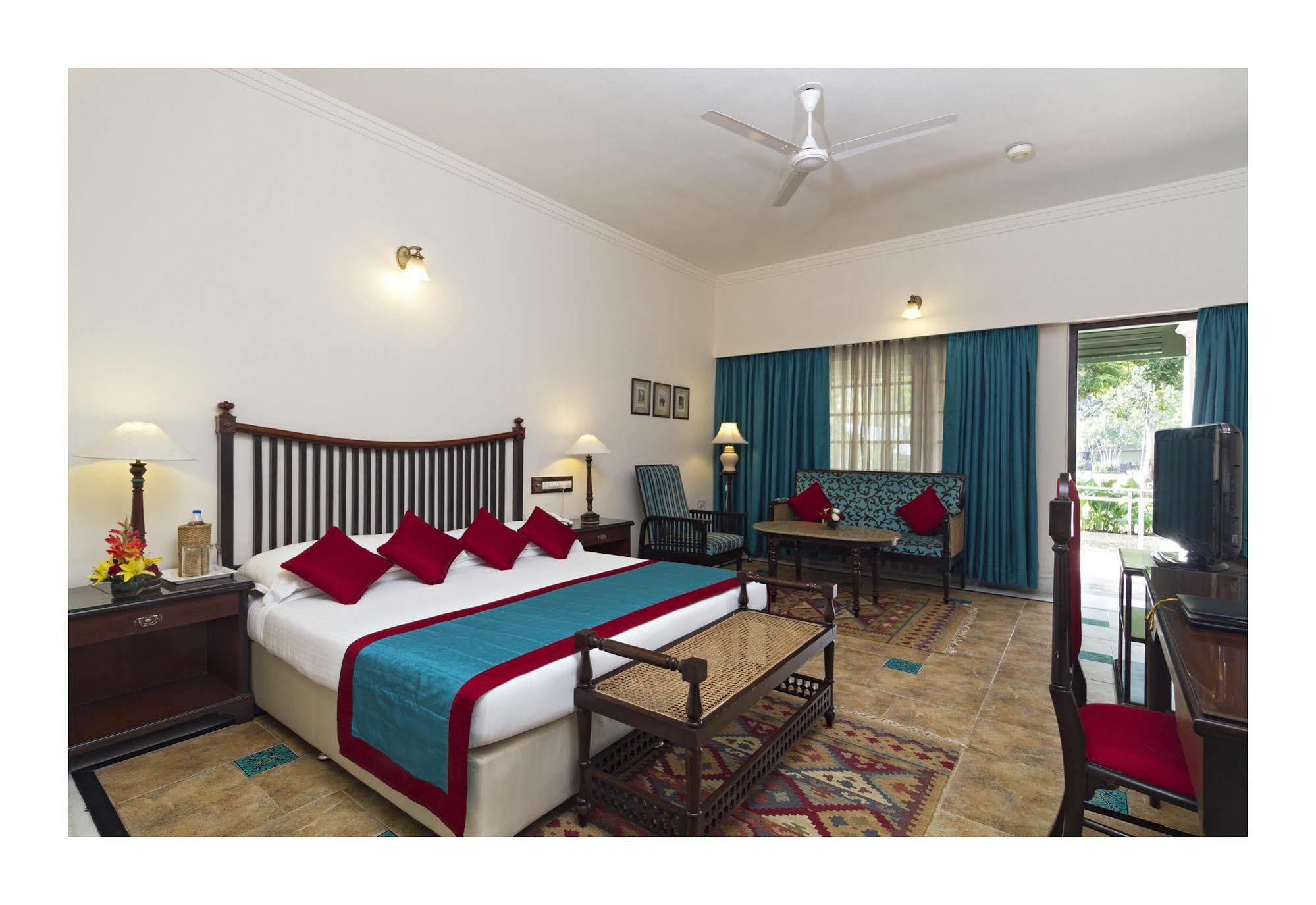 Jehan Numa Palace Hotel Bhopal Exteriör bild