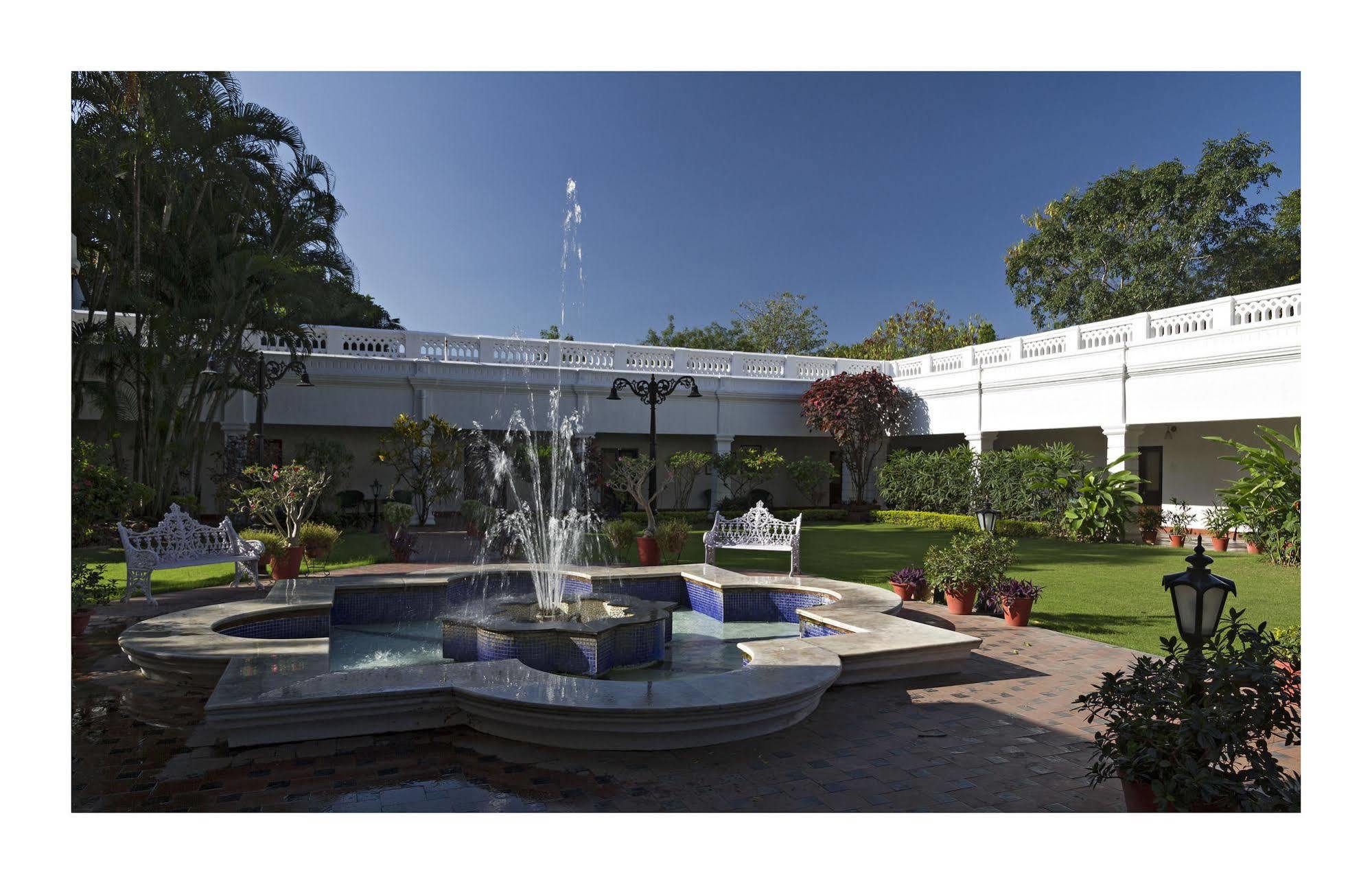 Jehan Numa Palace Hotel Bhopal Exteriör bild