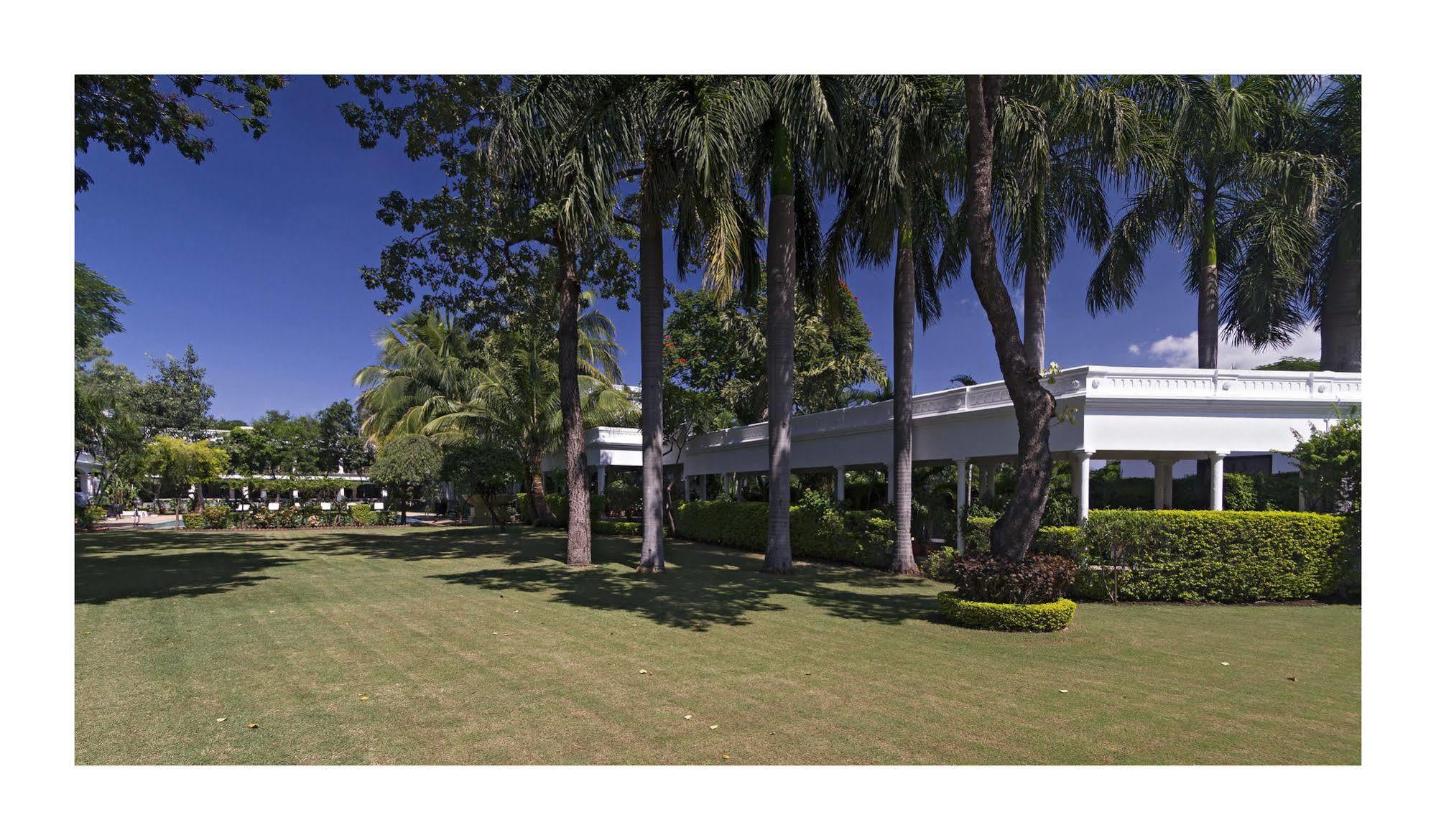 Jehan Numa Palace Hotel Bhopal Exteriör bild